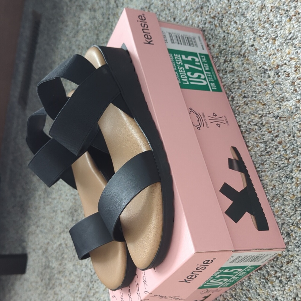 Women's Stretchy Sandals in Black